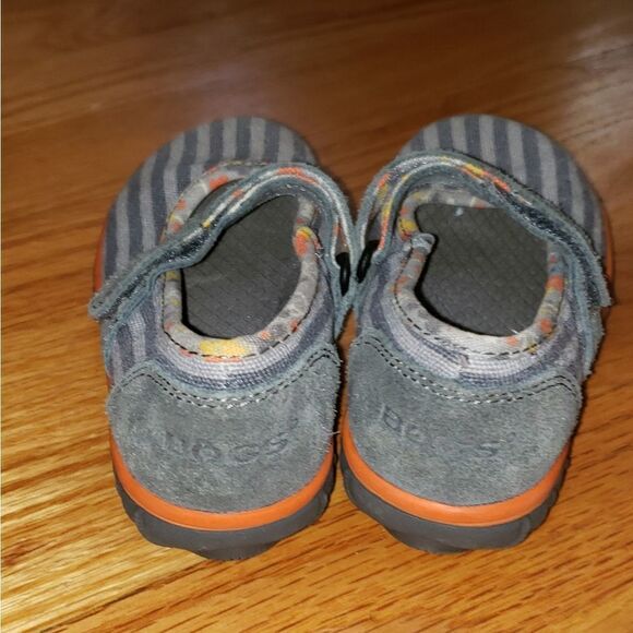 Bogs Girls Mary Jane’s in Gray and Orange - Picture 4 of 8